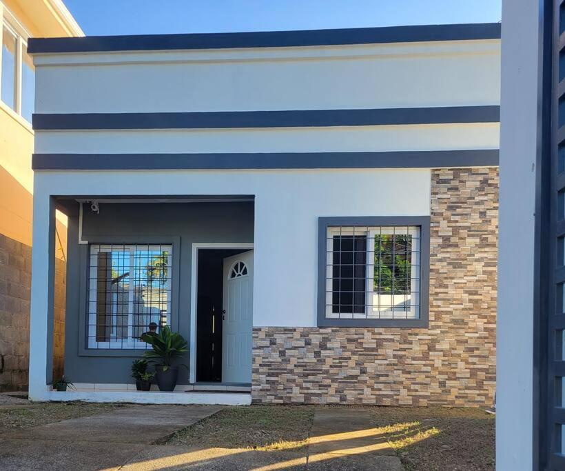 Villa Linda, Cerca De Todo, Parqueo, Patio, Netflix La Ceiba Exterior foto